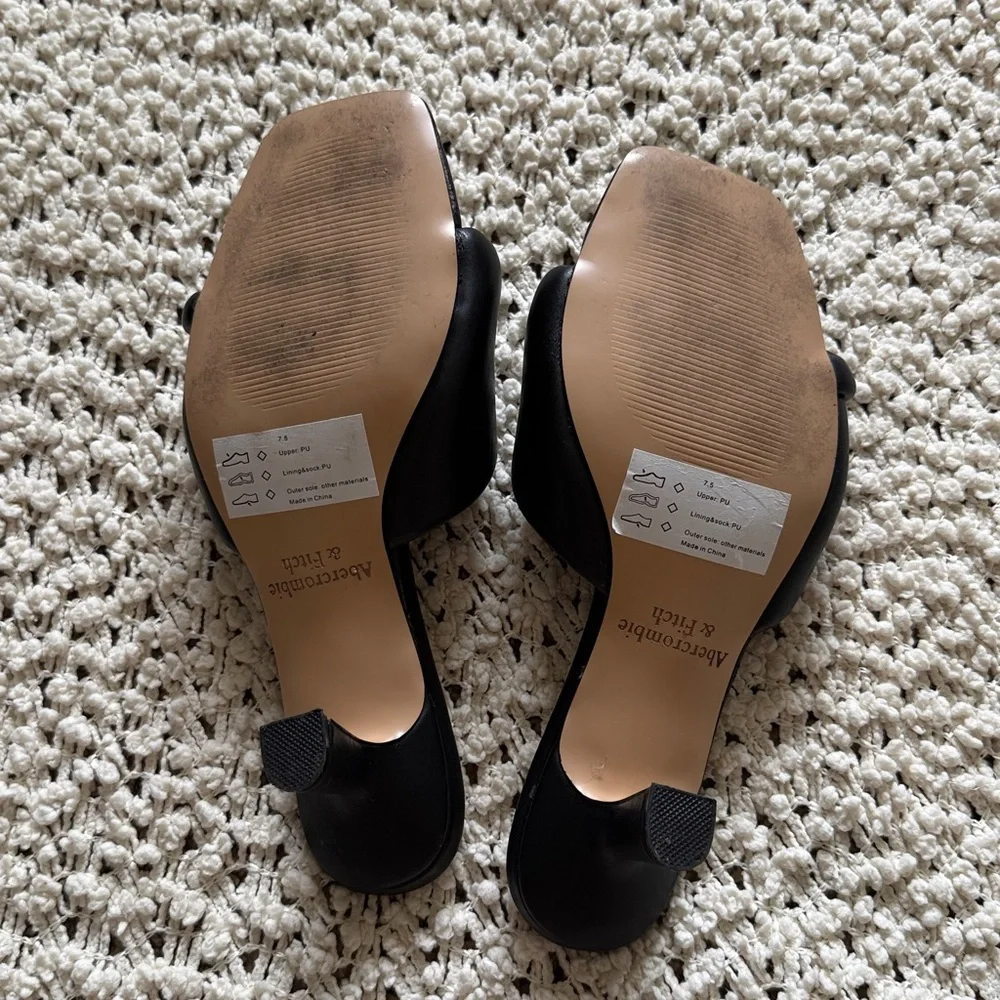🖤 Abercrombie & Fitch Puffy Twist Heels 🖤 - Picture 7 of 7